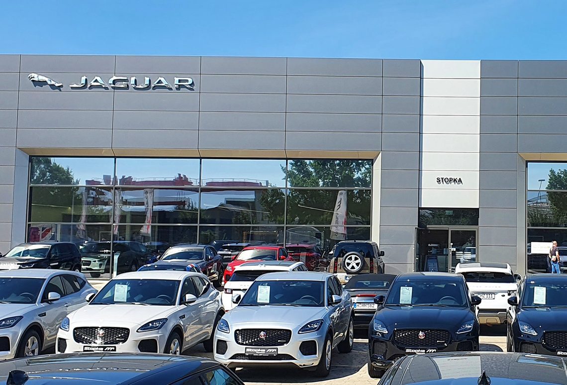 Auto Stopka showroom – social media for a car dealership